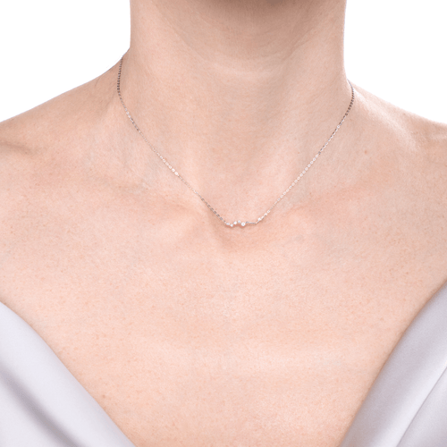 Lănțișor cu pandantiv din aur alb cu diamante Secret Sparkle Wave Necklace