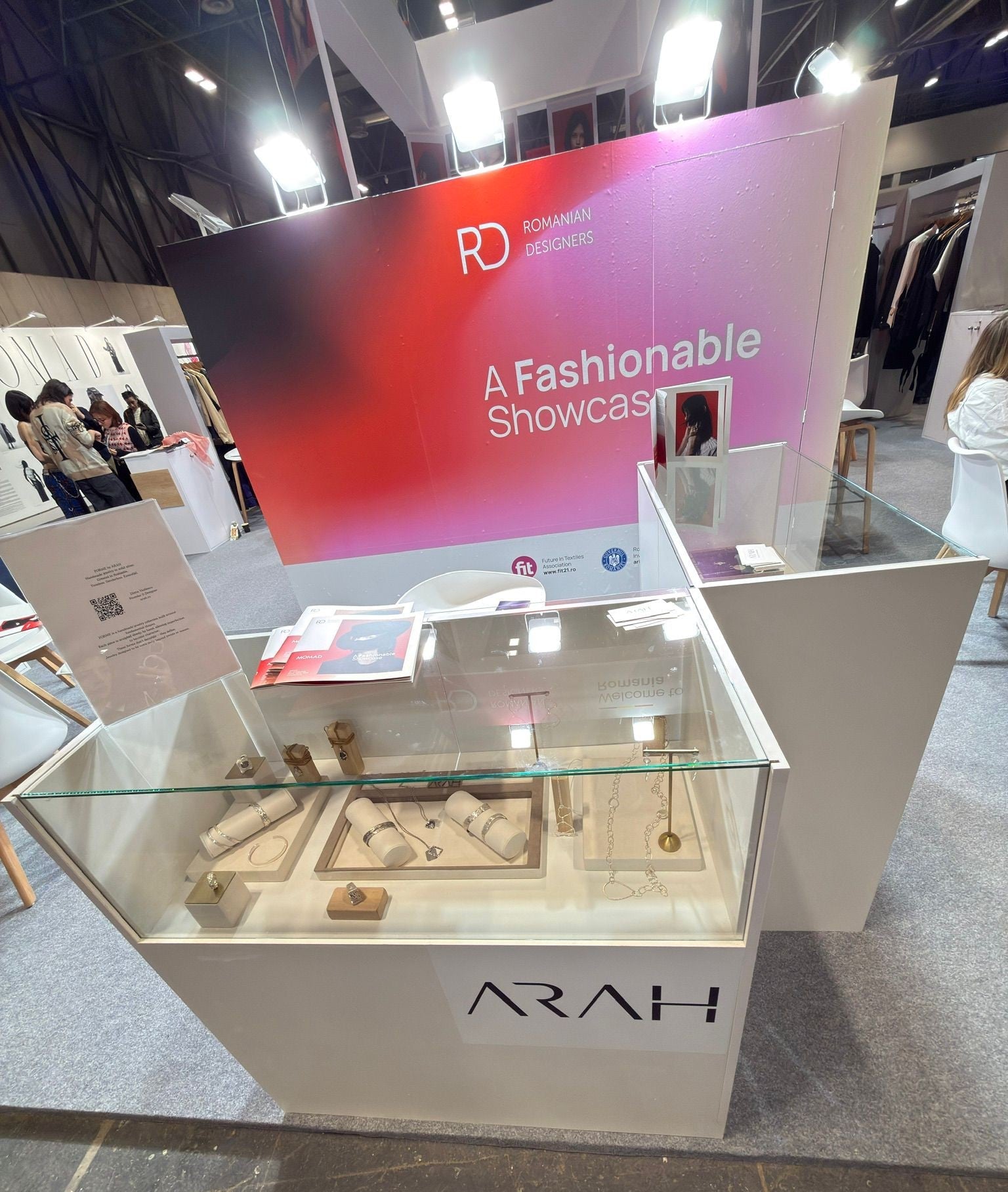 ARAH la MOMAD Madrid – Bijuterii de autor românești într-un context internațional