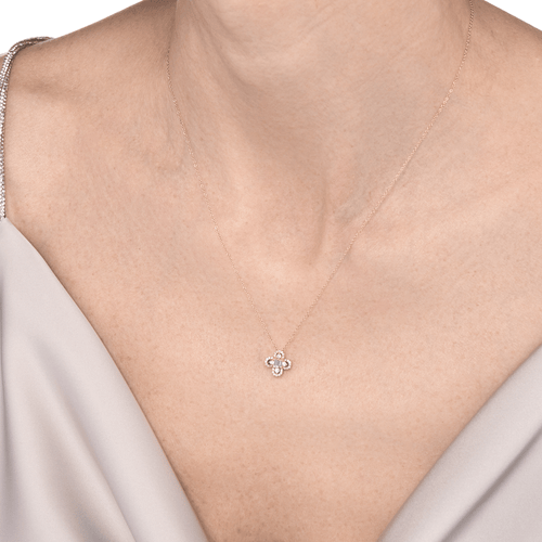 Lănțișor cu pandantiv din aur roz cu diamante Divine Diamond Necklace