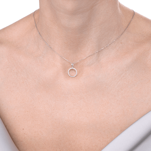 Lănțișor cu pandantiv din aur alb cu diamante Radiant Circle Necklace